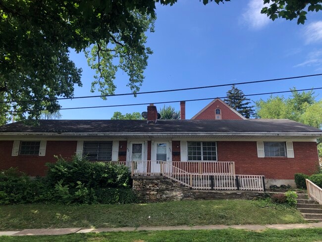 Building Photo - 628 W Norman Ave