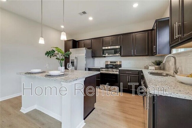 Building Photo - 113 Fenway St