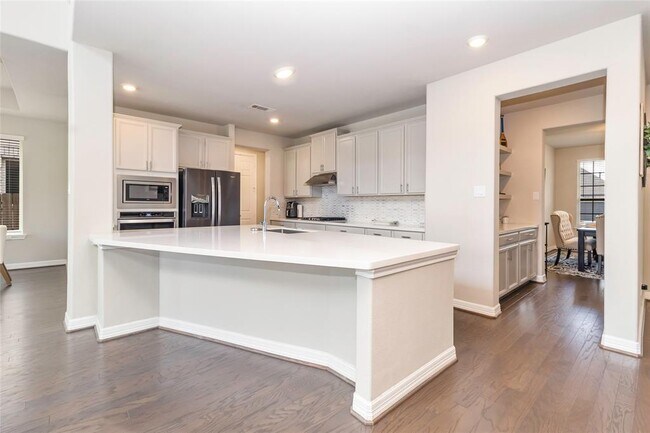 Building Photo - 3010 Flora Manor Dr