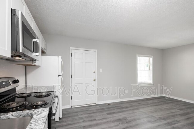 Building Photo - 3807 Woodlawn St