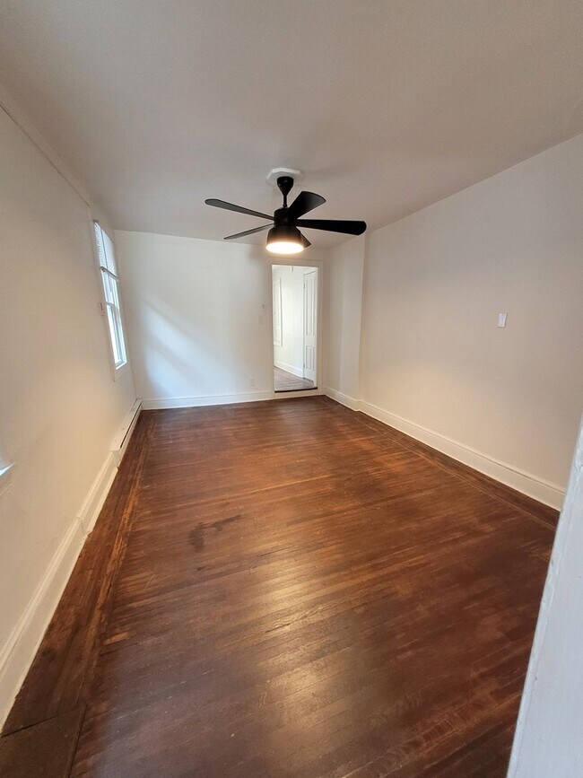 Building Photo - 565 W Market St