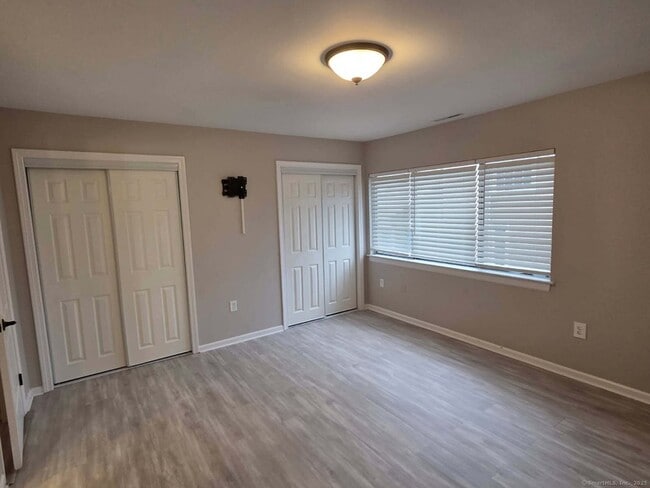 Building Photo - 335 Monticello Dr