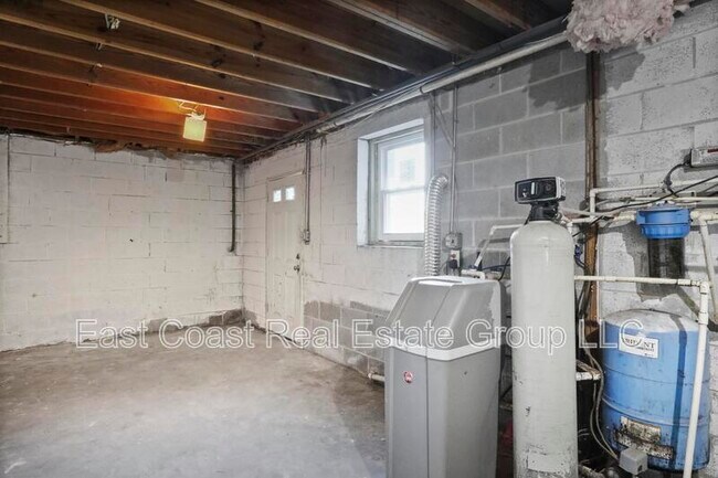 Building Photo - 2068C Virts Ln