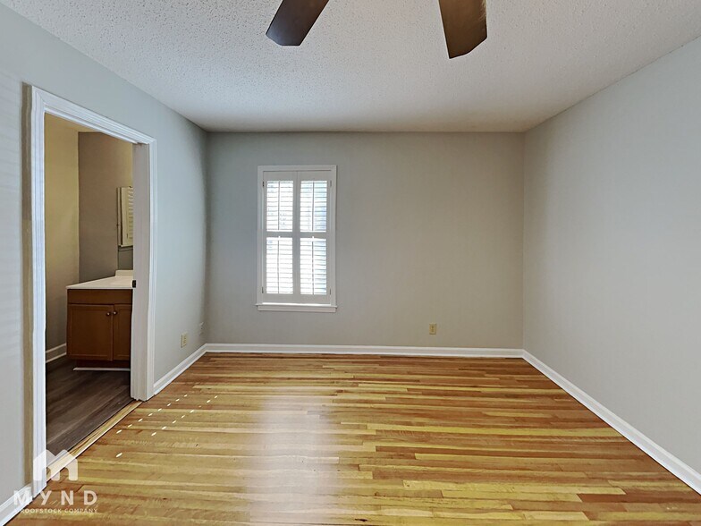 Building Photo - 561 McElroy Rd