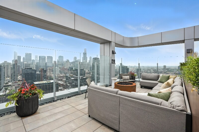 Building Photo - 1104 W Carroll Ave