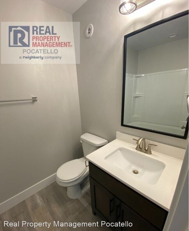 Building Photo - 3 br, 2.5 bath House - 169 Park Lawn #8