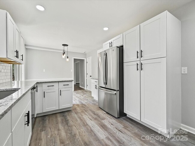 Building Photo - 2544 Cedarwild Rd