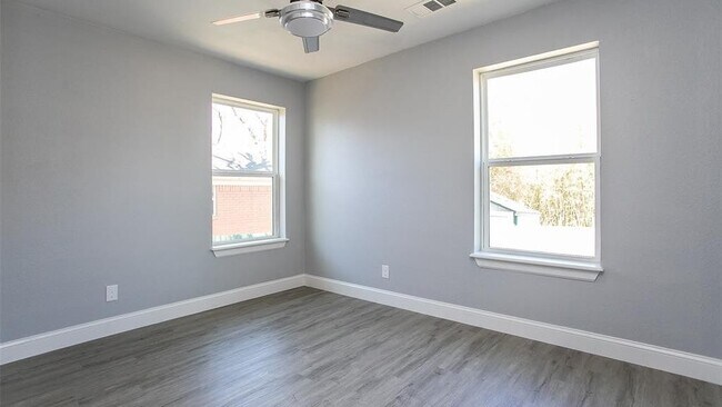 Building Photo - 1803 W Hull St