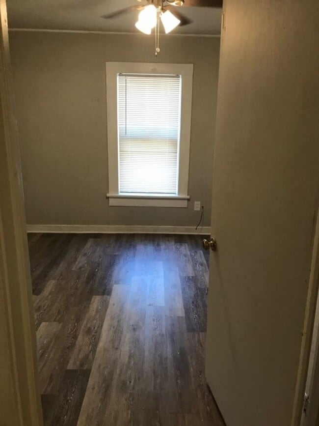 Building Photo - Newly Remodeled off Sayles