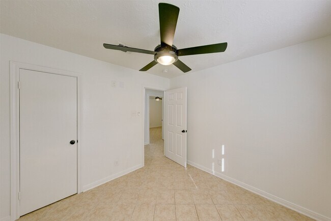 Building Photo - 309 Robbie St