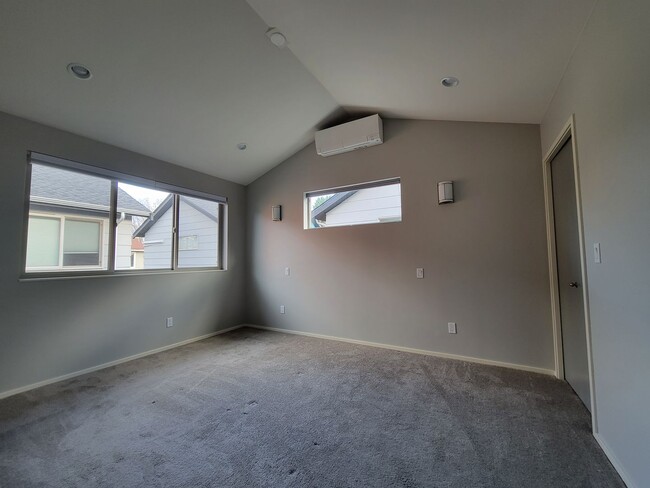 Building Photo - Stylish Detached Home in East Capitol Hill...
