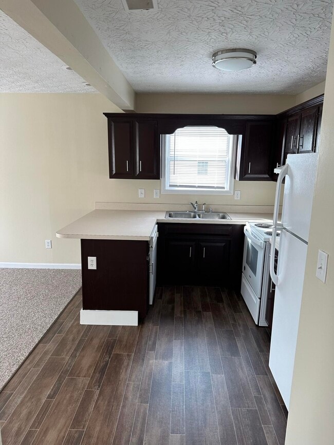 Building Photo - 1021 Excel Ct