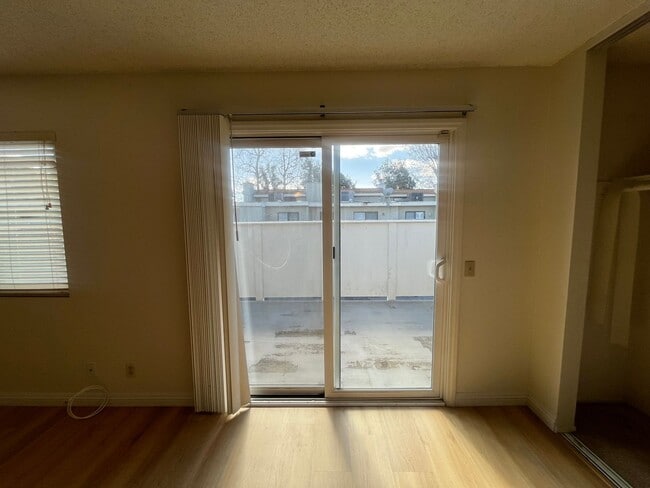 Building Photo - Amazing 2 Bed/3 Bath home in Chino!