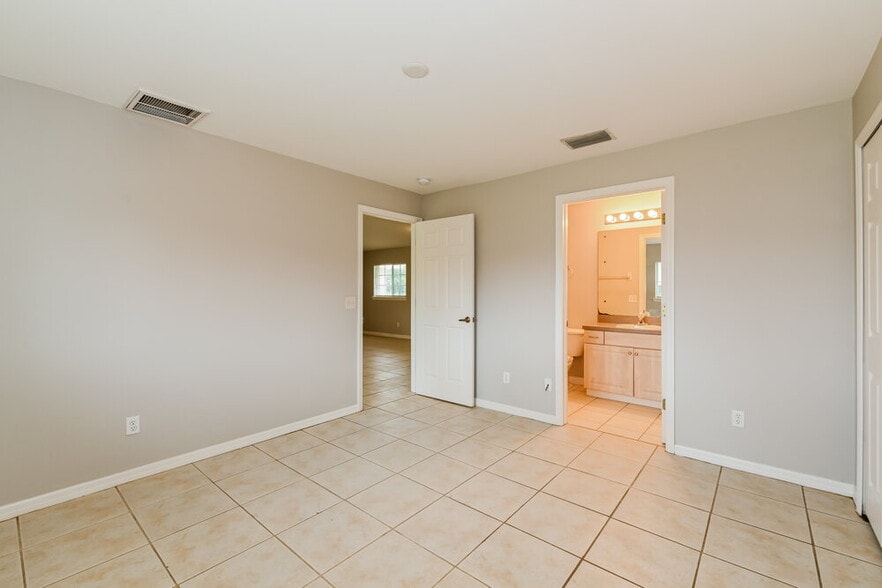 Building Photo - 5141 Leonard Blvd S