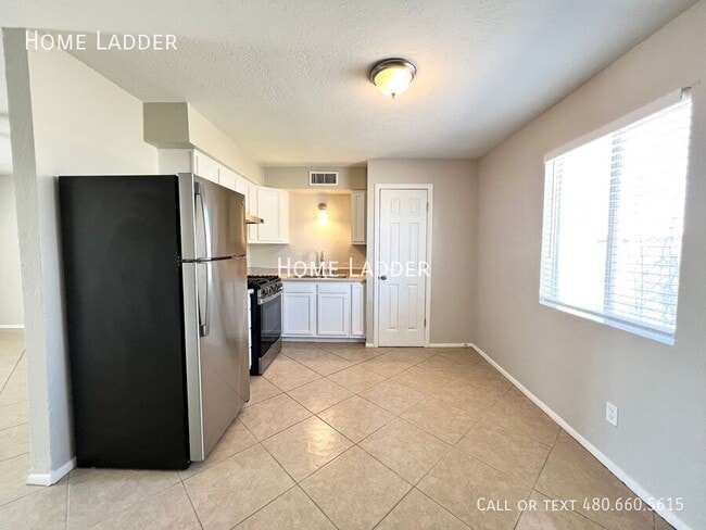 Building Photo - 410 W Battaglia Rd