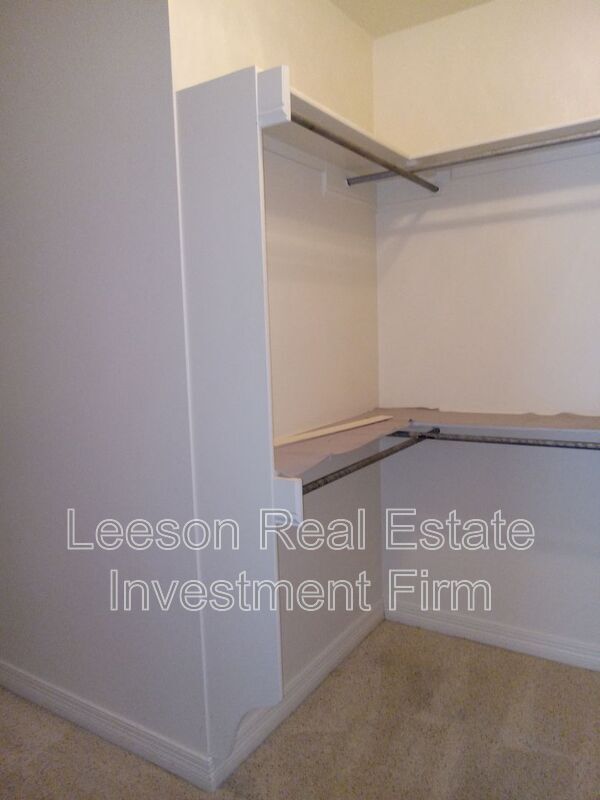 Building Photo - 5721 S Lakeshore Dr