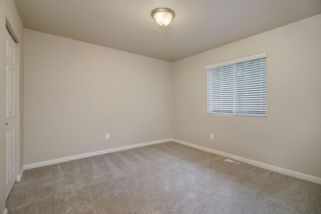 Building Photo - 10847 Carmen Oak Dr SE
