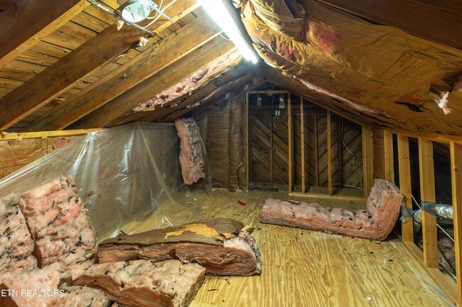 Building Photo - 602 Lookout Ct SE