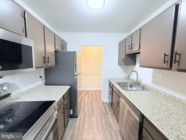 Building Photo - 7598 Gales Ct