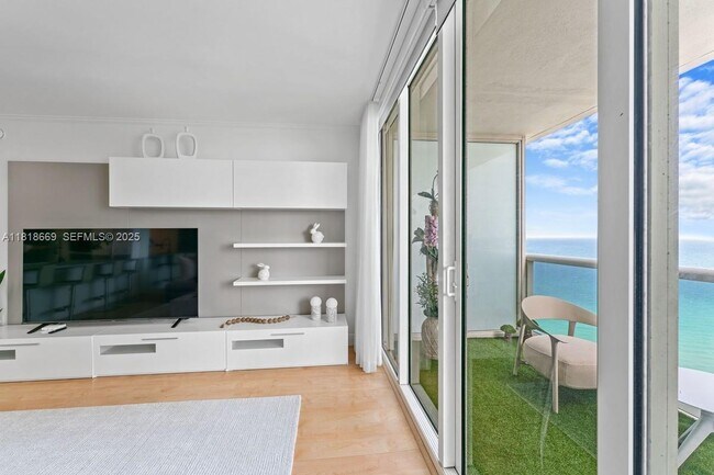 Building Photo - 1830 S Ocean Dr