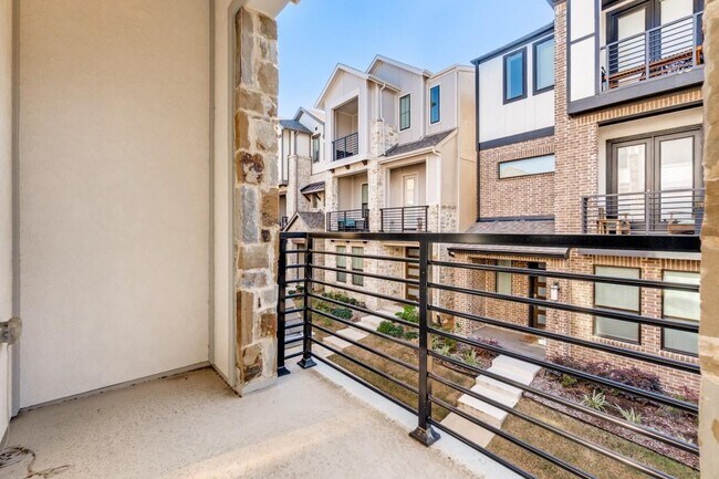 Building Photo - 8202 Laflin Ln