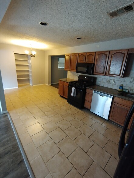 kitchen 2 - 410 W Aviation Blvd