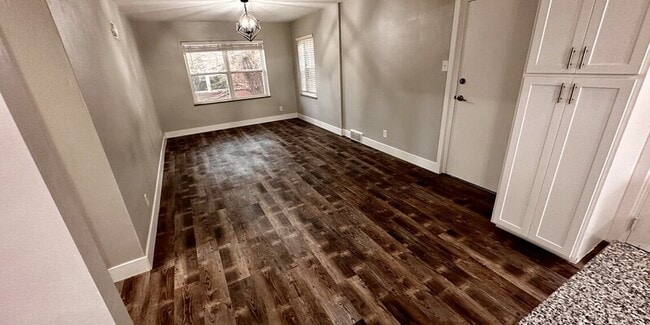 Building Photo - 5836 Sunshine Dr