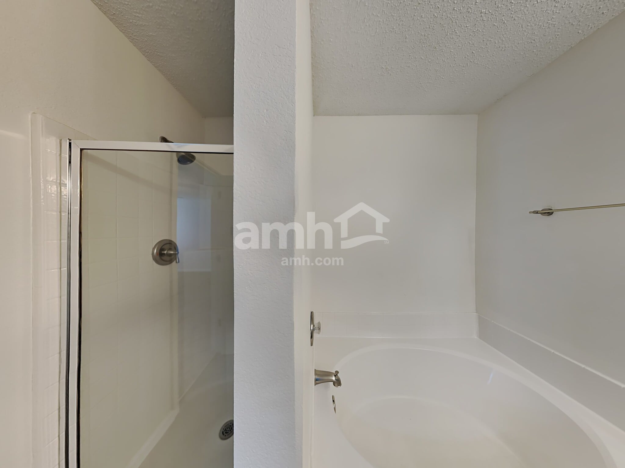 Building Photo - 1475 Stewart Dr