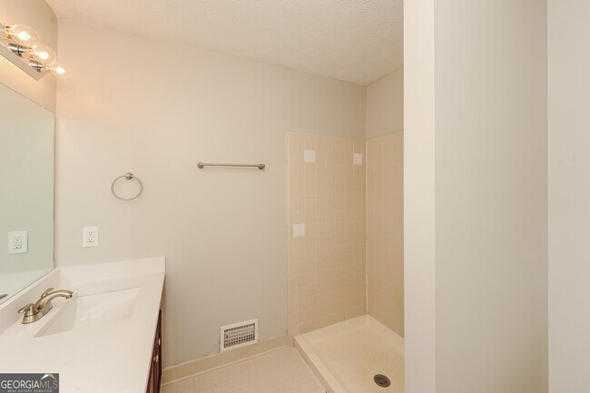 Building Photo - 634 Joel Dr