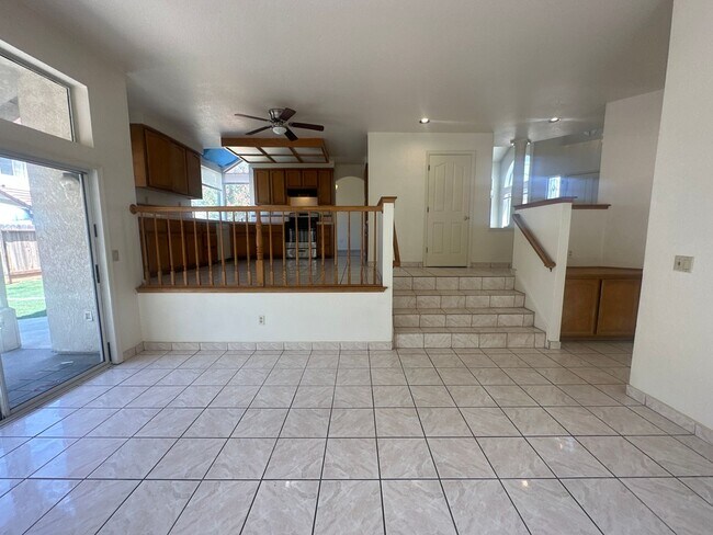 Building Photo - 325 Melbourne Dr