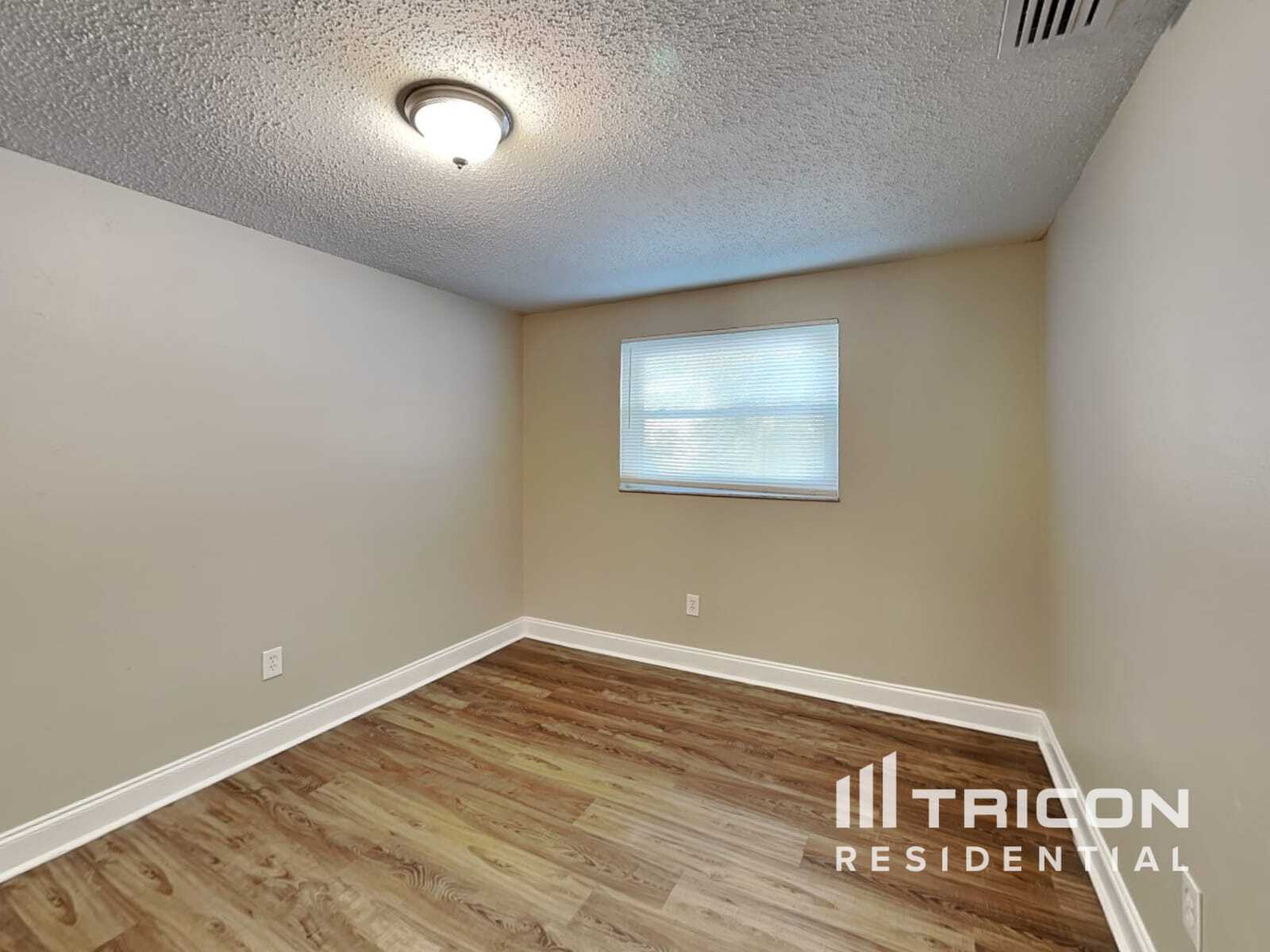 Building Photo - 1017 Jadewood Ave