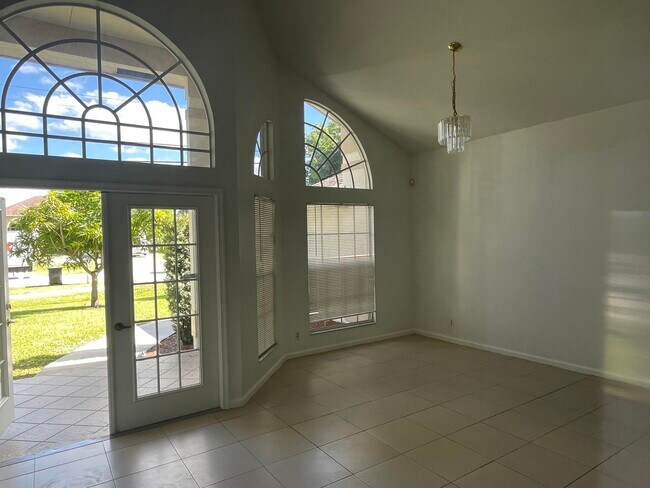 Building Photo - 3074 SW Savona Blvd