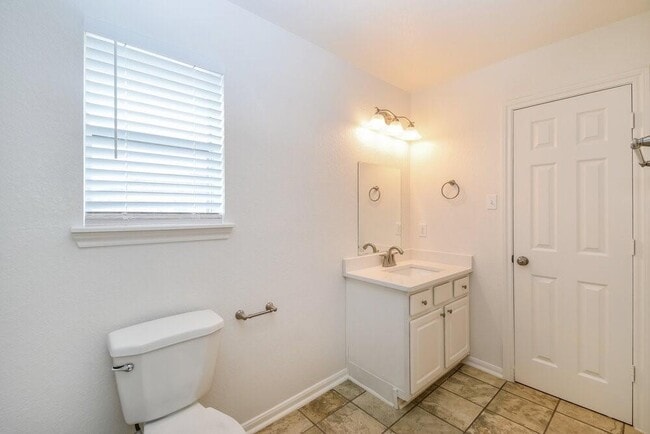 Building Photo - Shoal Creek Drive, Pearland, TX 77584 - 2 BR 2.5 BA single-family home