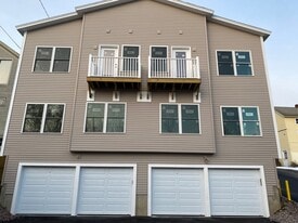 Building Photo - 14 E Spring St