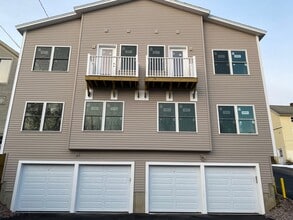 Building Photo - 14 E Spring St