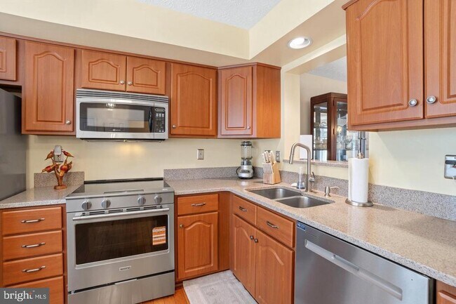 Building Photo - 8016 Brightlight Pl