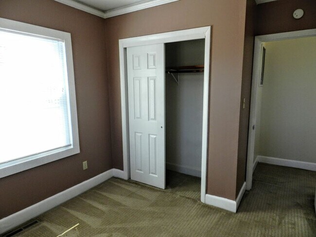 Building Photo - Come live at the Bay! Two Bedroom Willoughby Beach Cottage Available August 1st