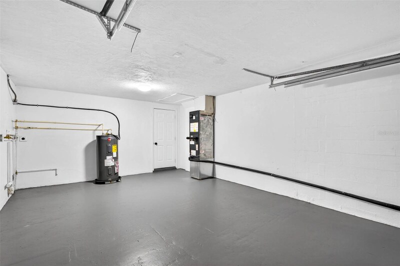 Building Photo - 6841 Tierra Linda St