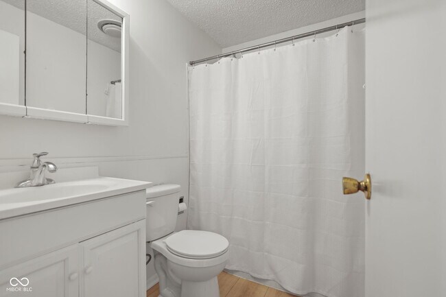 Building Photo - 8856 Moll Dr