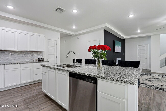 Building Photo - 12816 Linstead Ave