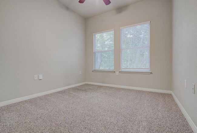 Building Photo - 1702 Singleton Ave