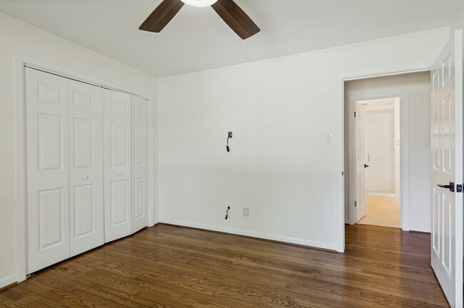Building Photo - 7105 Bennington Dr