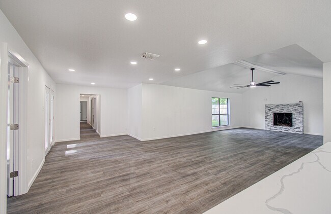 Building Photo - 816 Glen Hollow Dr