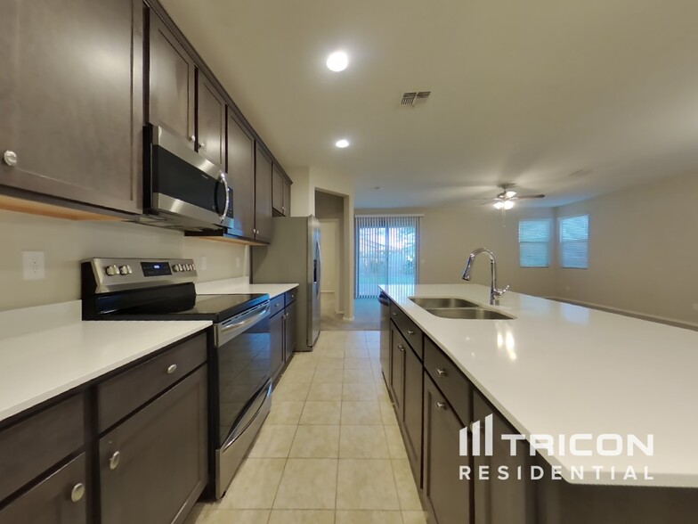 Building Photo - 17762 Via Luna Dr