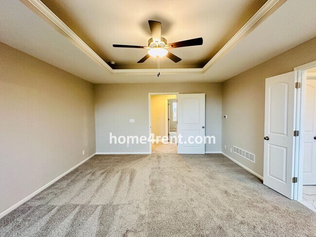 Building Photo - Nearly New Luxury Home in Blue Valley Schools!