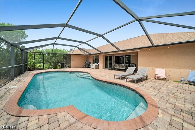 Building Photo - 3505 Surfside Blvd
