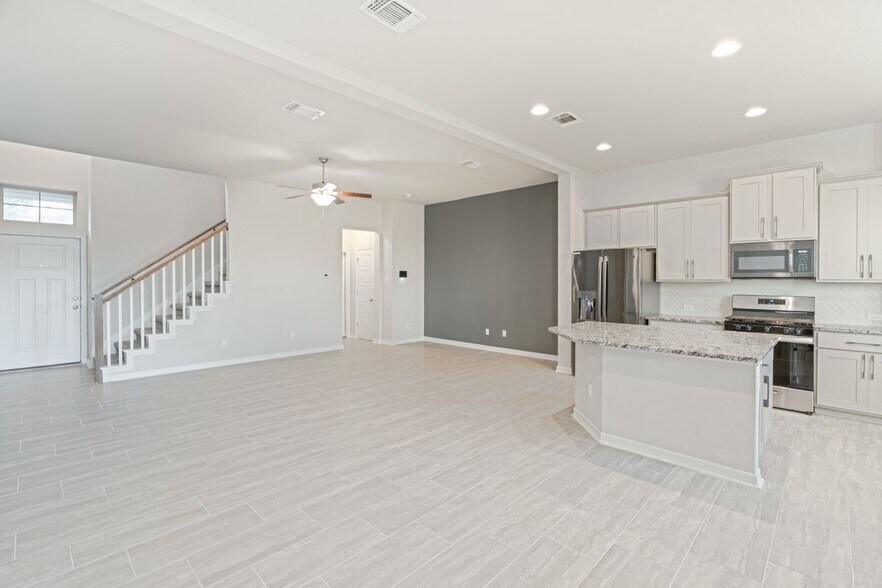 Building Photo - 2212 Dillon Pond Ln