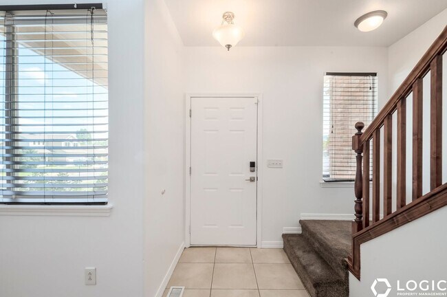 Building Photo - 5878 Arlinridge Dr