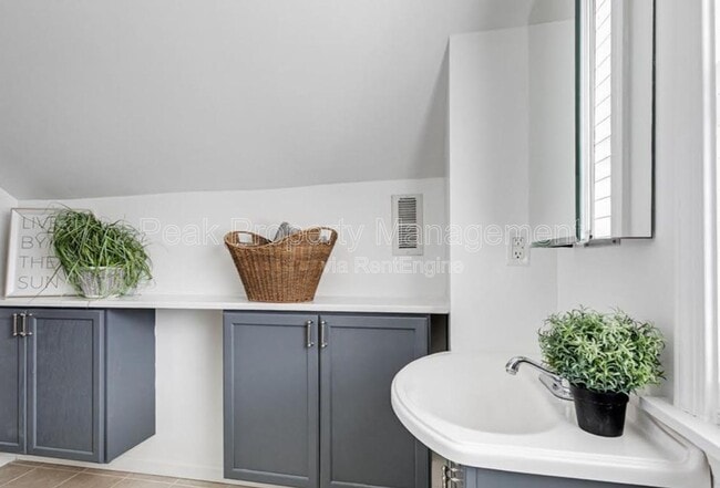 Building Photo - 4504 Hanover Ave