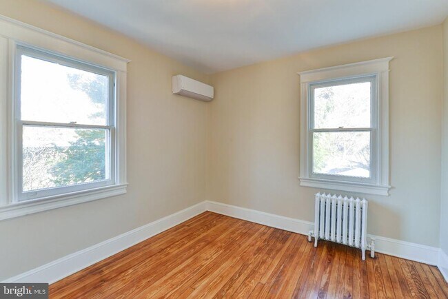 Building Photo - 4215 River Rd NW